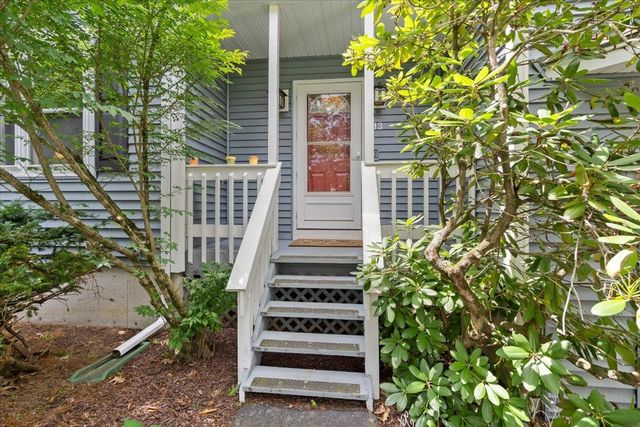 13 Hillside Circle, Essex, VT 05452