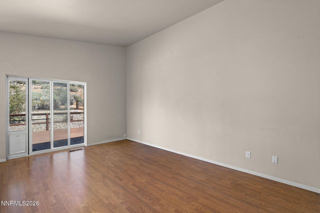 889 S University Park Loop, Reno, NV 89512