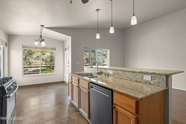 889 S University Park Loop, Reno, NV 89512