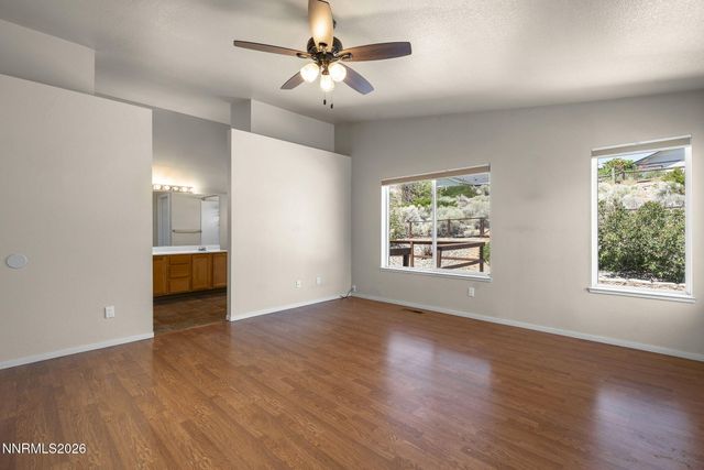 889 S University Park Loop, Reno, NV 89512