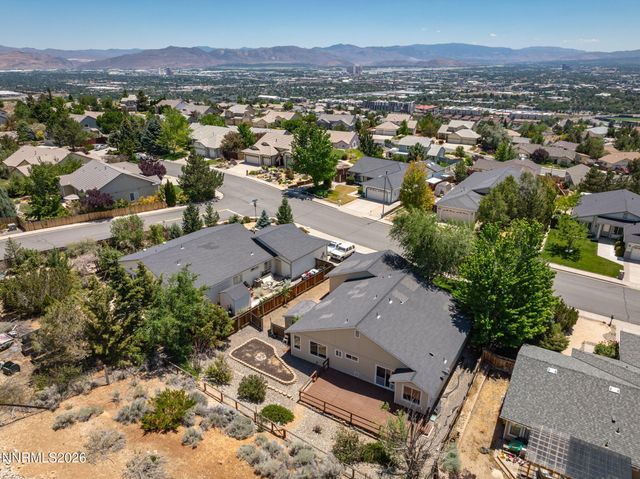 889 S University Park Loop, Reno, NV 89512