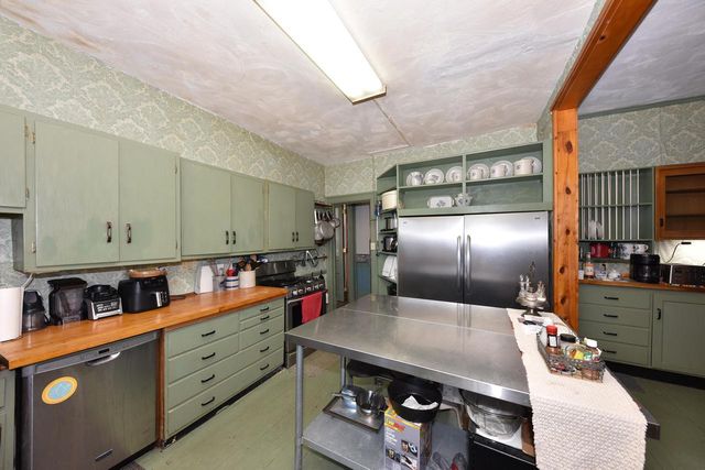 1016 N 29th STREET, Milwaukee, WI 53208