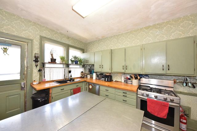 1016 N 29th STREET, Milwaukee, WI 53208