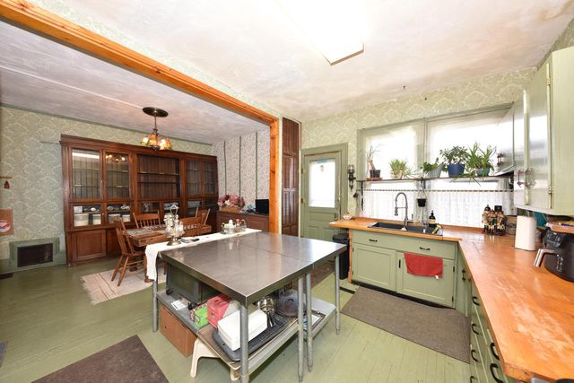 1016 N 29th STREET, Milwaukee, WI 53208