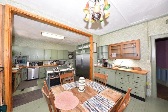 1016 N 29th STREET, Milwaukee, WI 53208