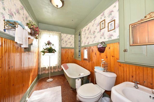 1016 N 29th STREET, Milwaukee, WI 53208