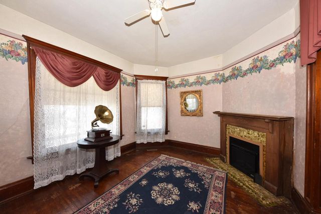 1016 N 29th STREET, Milwaukee, WI 53208