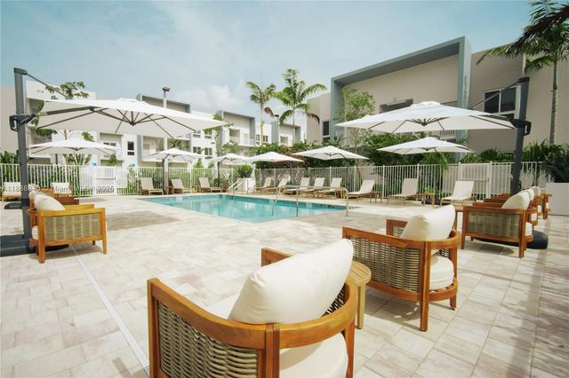 610 NE 2nd St 301, Dania Beach, FL 33004