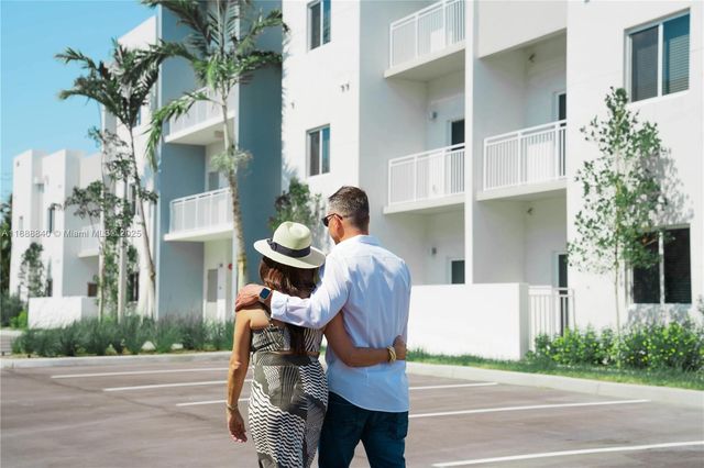 610 NE 2nd St 301, Dania Beach, FL 33004