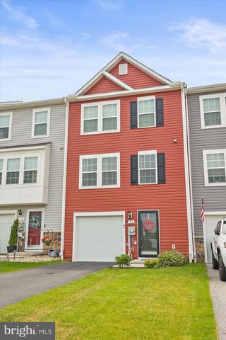 96 AYRSHIRE DR, Hanover, PA 17331