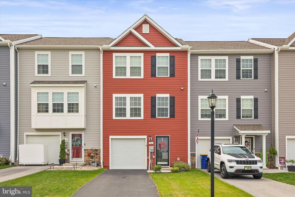 96 AYRSHIRE DR, Hanover, PA 17331