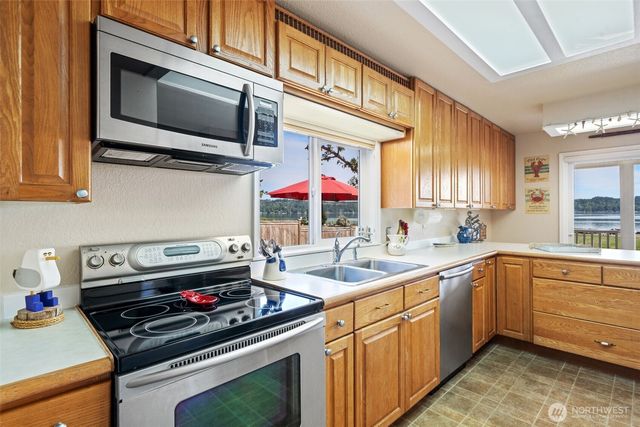41 NE Sundstrom Road, Belfair, WA 98528