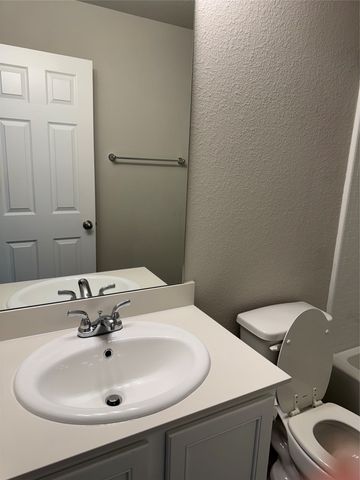 102 Rock Creek Lane, Terrell, TX 75160