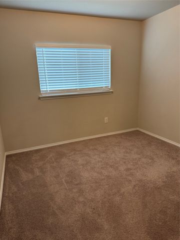102 Rock Creek Lane, Terrell, TX 75160