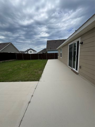 102 Rock Creek Lane, Terrell, TX 75160