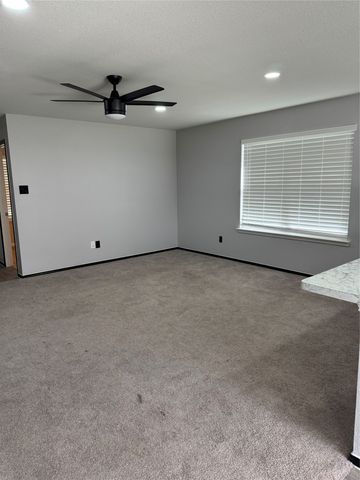 102 Rock Creek Lane, Terrell, TX 75160