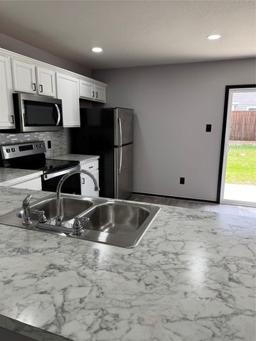 102 Rock Creek Lane, Terrell, TX 75160