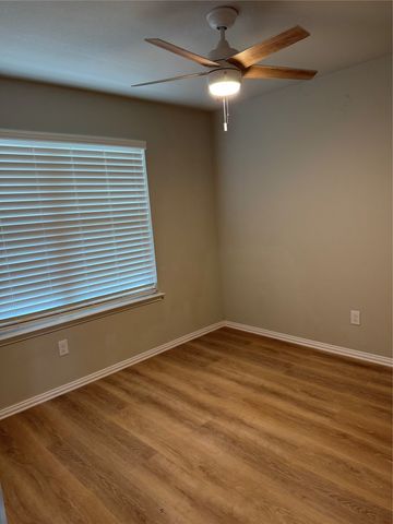102 Rock Creek Lane, Terrell, TX 75160