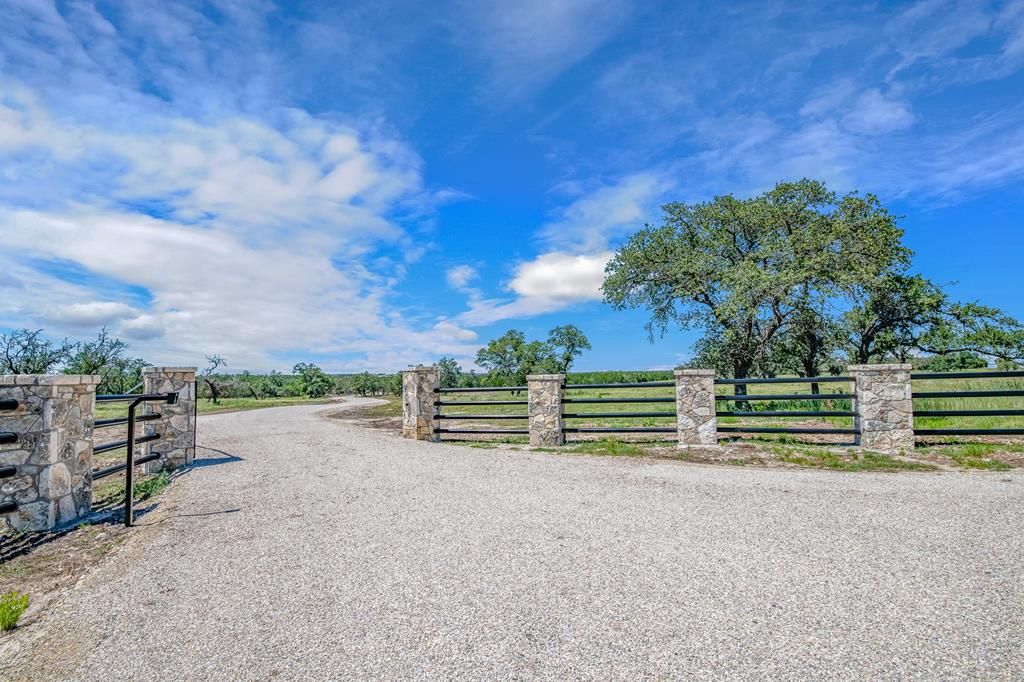8940 S Ranch Rd 783 # 1, Kerrville, TX 78028