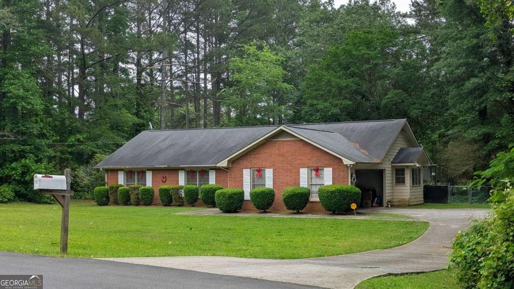 100 Whitney Way, Fayetteville, GA 30214