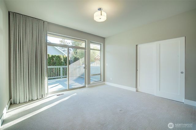 10010 Densmore Avenue N, Seattle, WA 98133