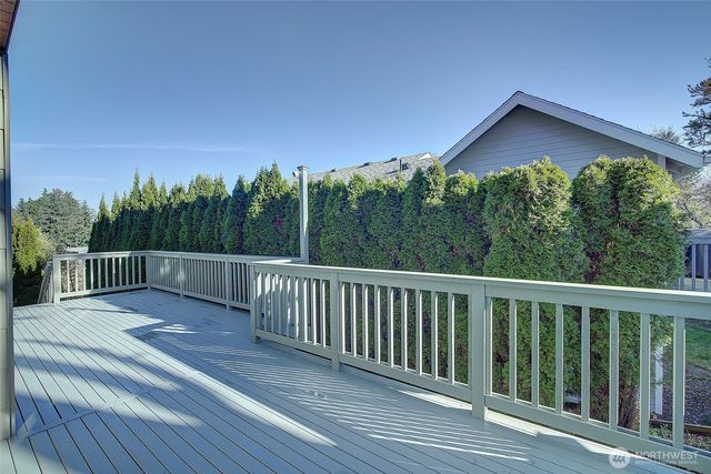 10010 Densmore Avenue N, Seattle, WA 98133