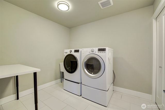 10010 Densmore Avenue N, Seattle, WA 98133