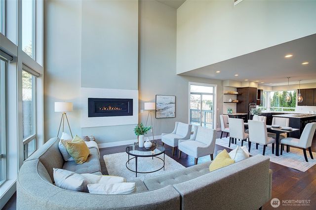 10010 Densmore Avenue N, Seattle, WA 98133