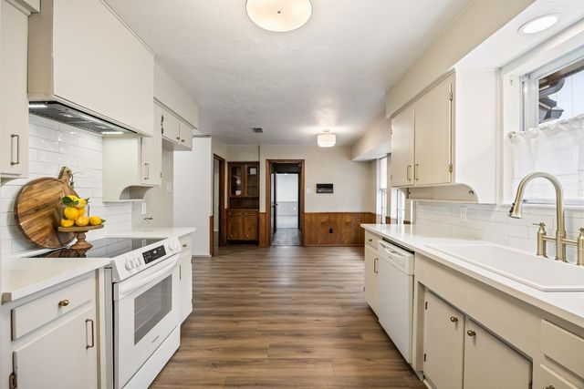 409 Circleview N, Hurst, TX 76054