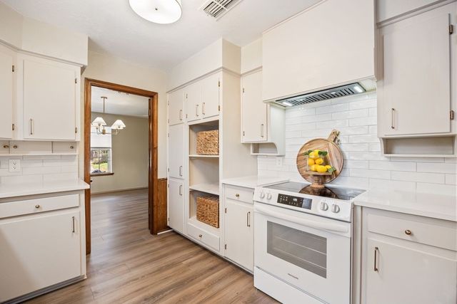 409 Circleview N, Hurst, TX 76054