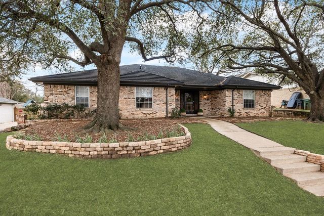 409 Circleview N, Hurst, TX 76054