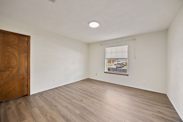 409 Circleview N, Hurst, TX 76054