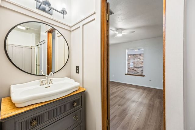 409 Circleview N, Hurst, TX 76054