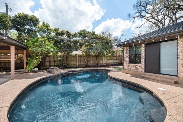 409 Circleview N, Hurst, TX 76054