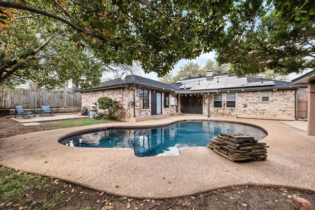 409 Circleview N, Hurst, TX 76054