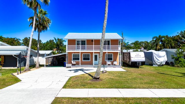 3083 SW Berry Avenue, Palm City, FL 34990