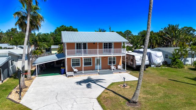 3083 SW Berry Avenue, Palm City, FL 34990