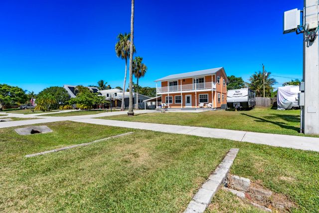 3083 SW Berry Avenue, Palm City, FL 34990