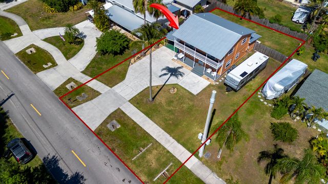 3083 SW Berry Avenue, Palm City, FL 34990
