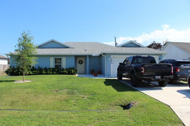 5425 NW Edgewater Avenue, Port St. Lucie, FL 34983