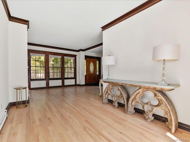39 12th Avenue, Sea Cliff, NY 11579