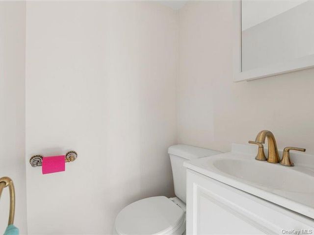 39 12th Avenue, Sea Cliff, NY 11579