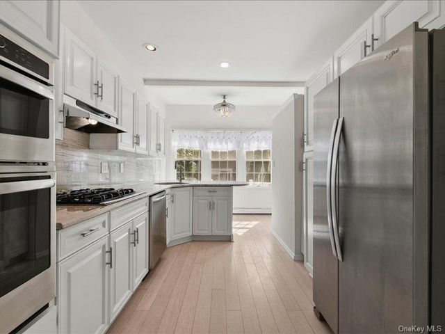 39 12th Avenue, Sea Cliff, NY 11579