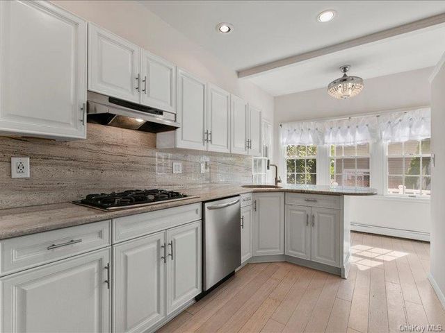 39 12th Avenue, Sea Cliff, NY 11579