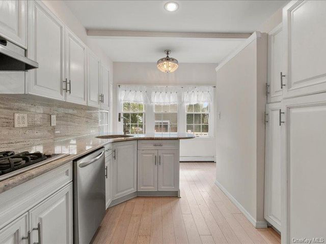 39 12th Avenue, Sea Cliff, NY 11579
