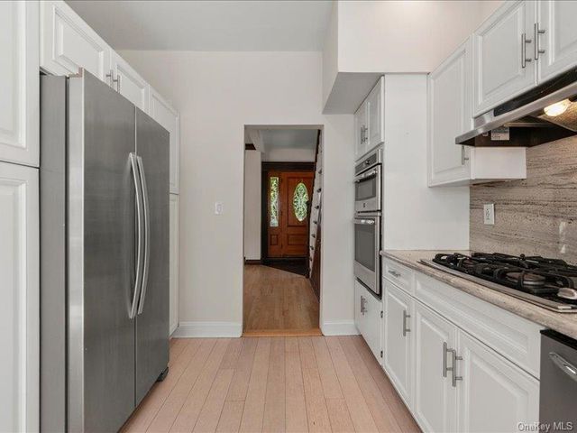 39 12th Avenue, Sea Cliff, NY 11579