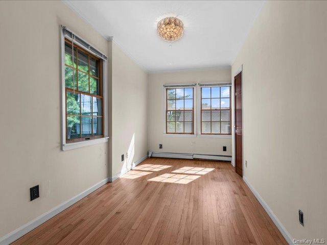 39 12th Avenue, Sea Cliff, NY 11579