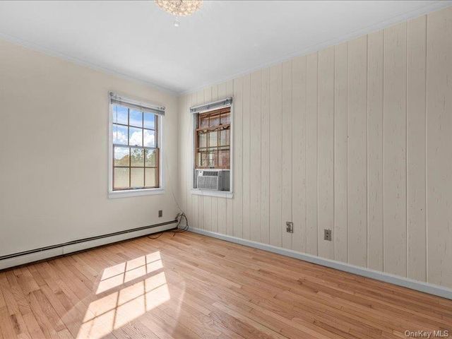 39 12th Avenue, Sea Cliff, NY 11579