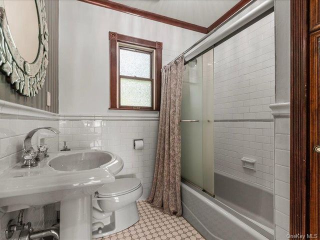 39 12th Avenue, Sea Cliff, NY 11579