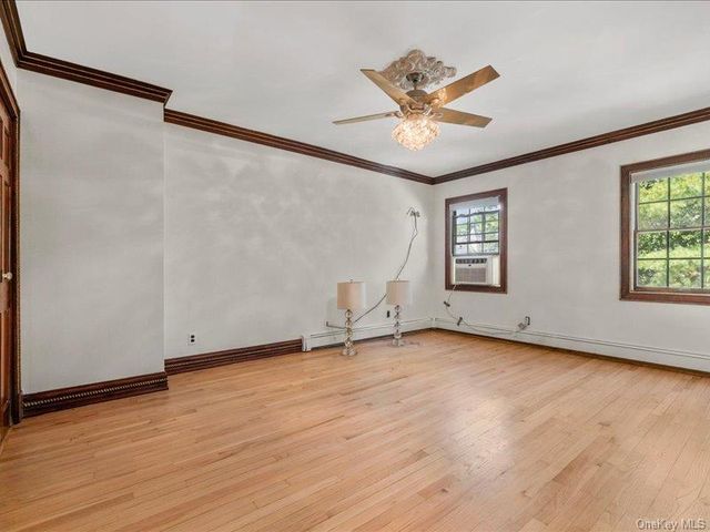 39 12th Avenue, Sea Cliff, NY 11579